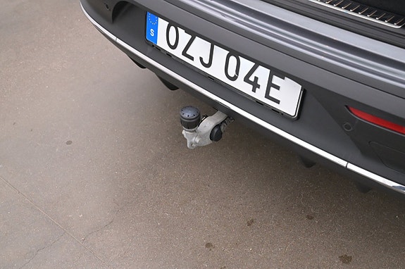 Mercedes-Benz EQC400 26 of 27