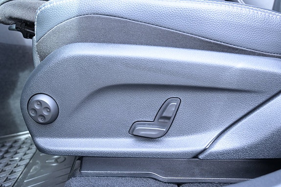 Mercedes-Benz EQC400 10 of 27