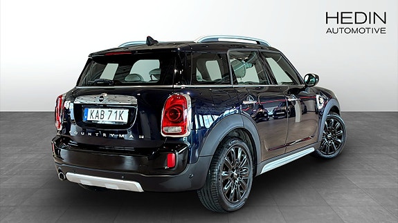 MINI Countryman SE 2 of 9