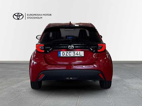 Toyota Yaris 5 of 17