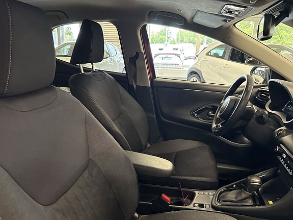 Toyota Yaris 12 of 17