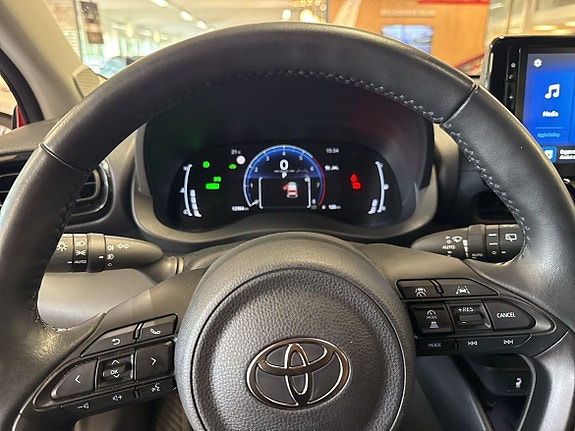 Toyota Yaris 15 of 17