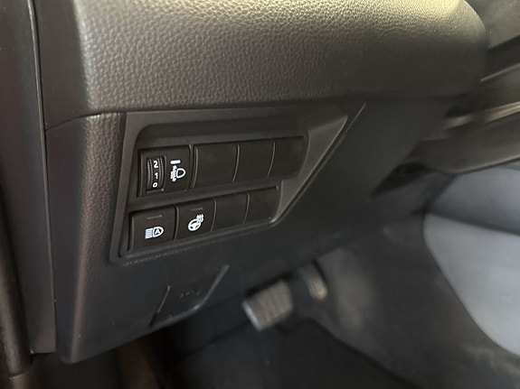 Toyota Yaris 13 of 17