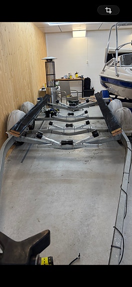 Fynd Bayliner 2255 sunbridge med en EZ loader boggi trailer 19 of 19