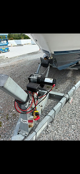 Fynd Bayliner 2255 sunbridge med en EZ loader boggi trailer 18 of 19
