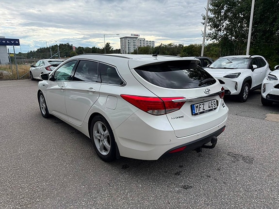 Hyundai i40 2 of 14
