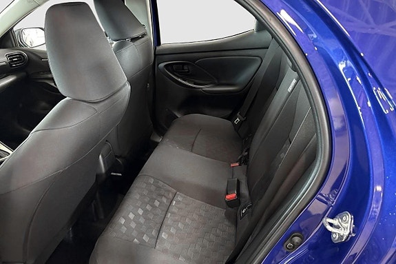 Toyota Yaris 8 of 12