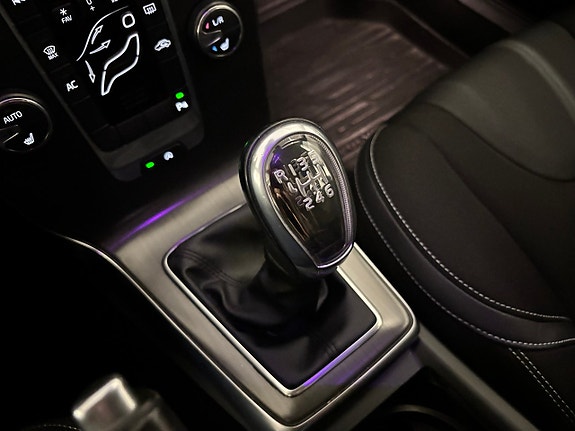 Volvo V40 15 of 17