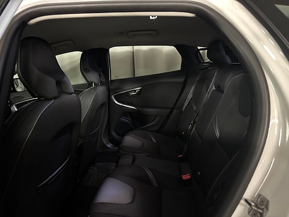 Volvo V40 7 of 17