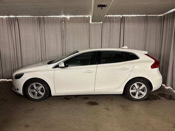Volvo V40 3 of 17