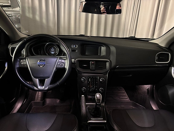 Volvo V40 8 of 17