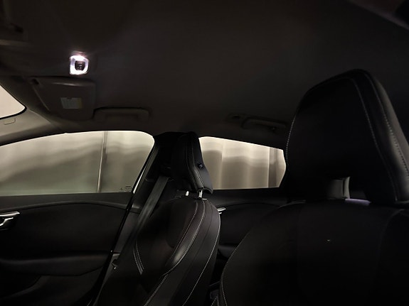 Volvo V40 12 of 17