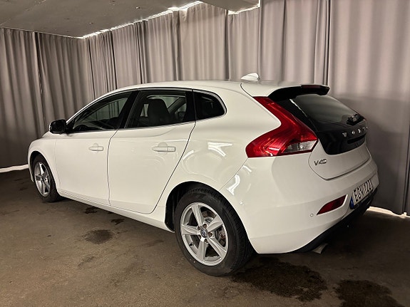 Volvo V40 4 of 17