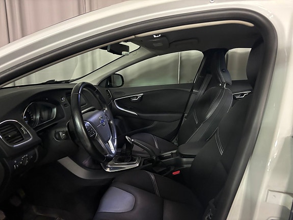 Volvo V40 11 of 17
