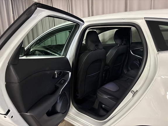 Volvo V40 6 of 17
