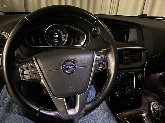 Volvo V40 13 of 17