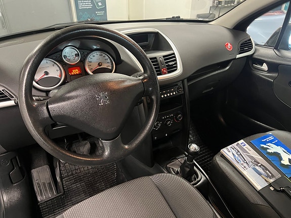 Peugeot 207 SW 12 of 15