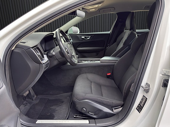 Volvo V60 Cross Country 10 of 20