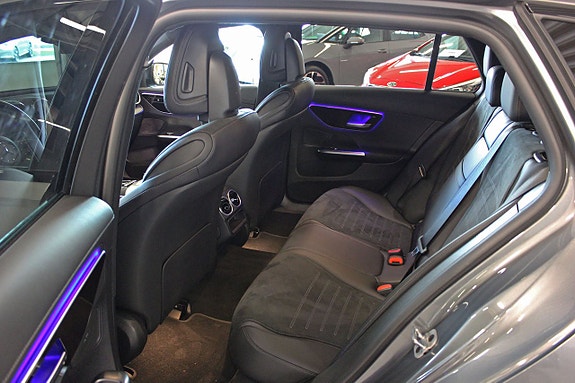 Mercedes-Benz C300 13 of 16