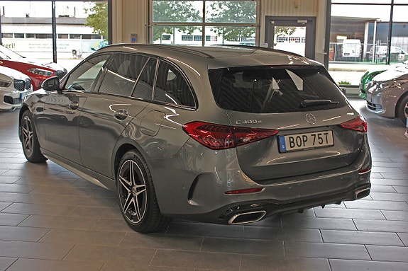 Mercedes-Benz C300 12 of 16