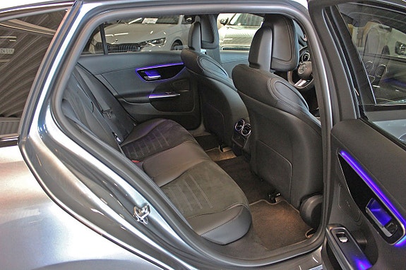 Mercedes-Benz C300 4 of 16