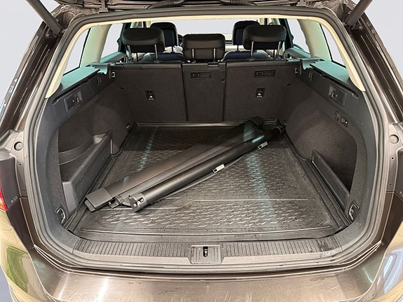 Volkswagen Passat Alltrack 14 of 22