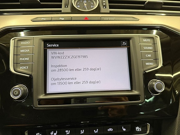 Volkswagen Passat Alltrack 17 of 22