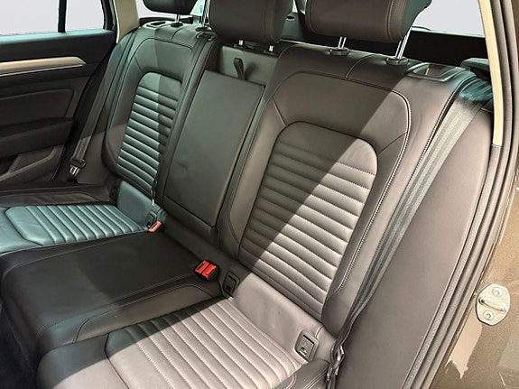 Volkswagen Passat Alltrack 11 of 22