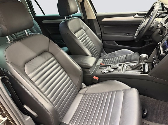 Volkswagen Passat Alltrack 12 of 22