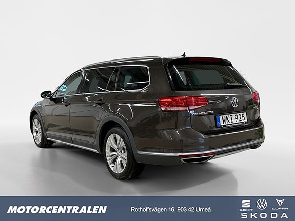 Volkswagen Passat Alltrack 4 of 22