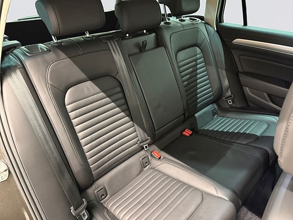 Volkswagen Passat Alltrack 13 of 22