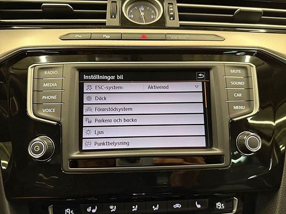 Volkswagen Passat Alltrack 18 of 22
