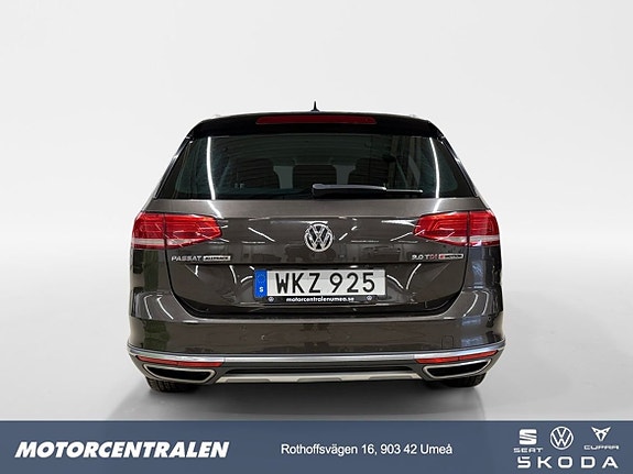 Volkswagen Passat Alltrack 5 of 22