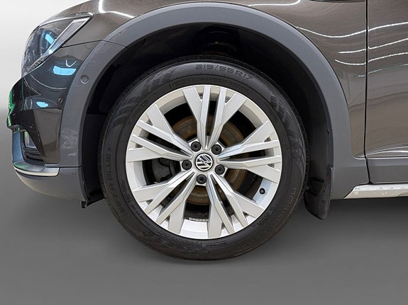 Volkswagen Passat Alltrack 6 of 22