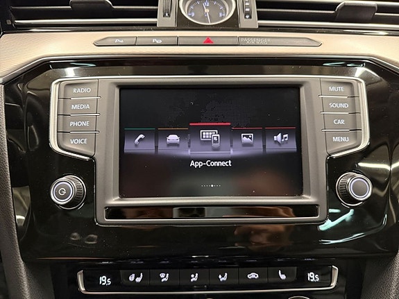 Volkswagen Passat Alltrack 19 of 22