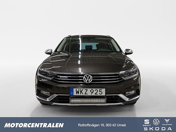 Volkswagen Passat Alltrack 2 of 22