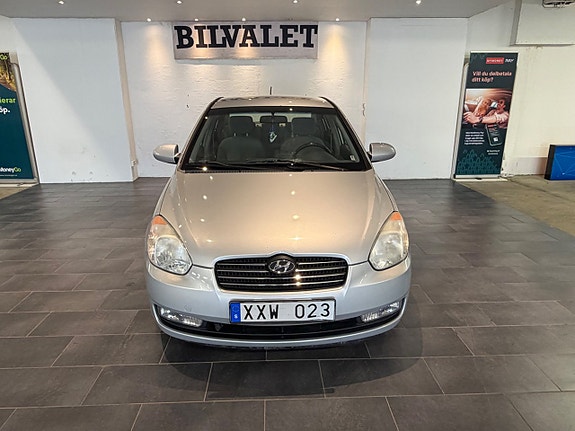 Hyundai Accent 3 of 12