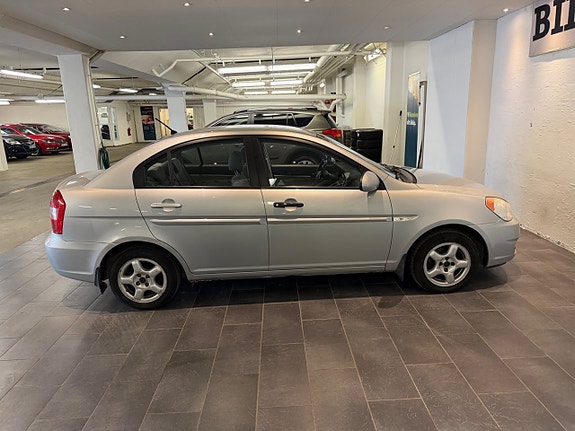Hyundai Accent 7 of 12