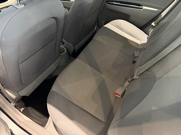 Hyundai Accent 10 of 12