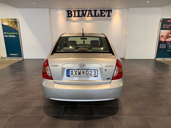 Hyundai Accent 4 of 12