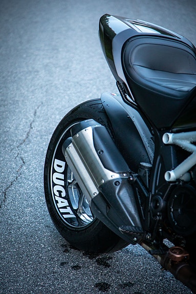 Ducati Diavel Carbon 4 of 6