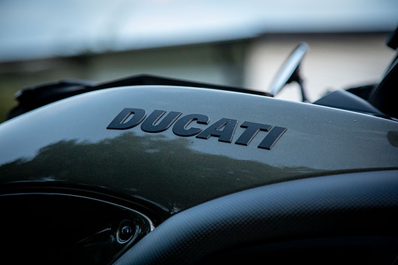 Ducati Diavel Carbon 5 of 6