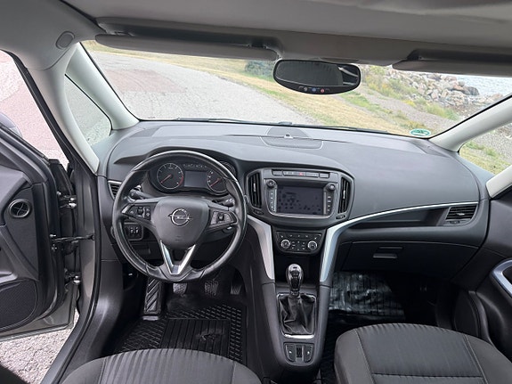 Opel Zafira Tourer 9 of 16