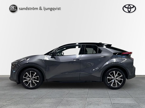 Toyota C-HR 3 of 10