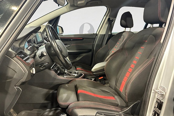 BMW 218 3 of 17
