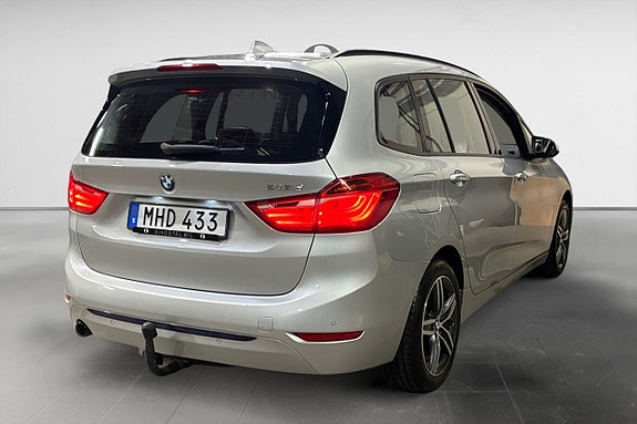 BMW 218 7 of 17
