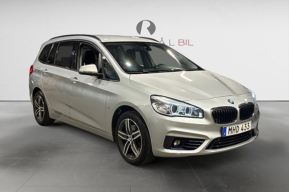 BMW 218 9 of 17
