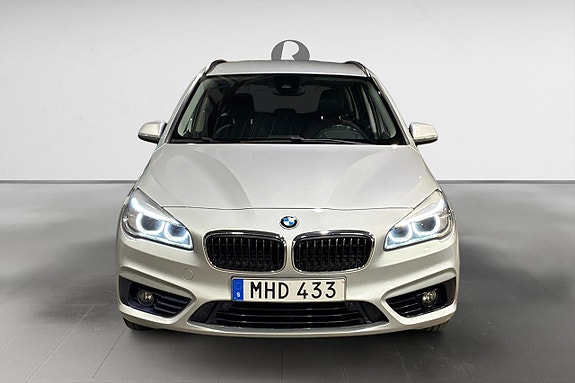 BMW 218 10 of 17
