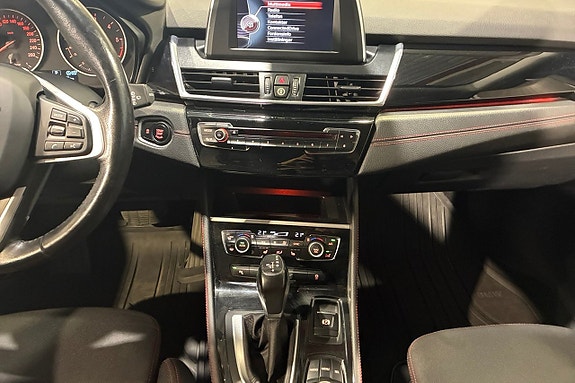BMW 218 12 of 17