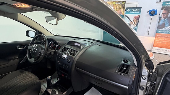 Renault Megane 12 of 13